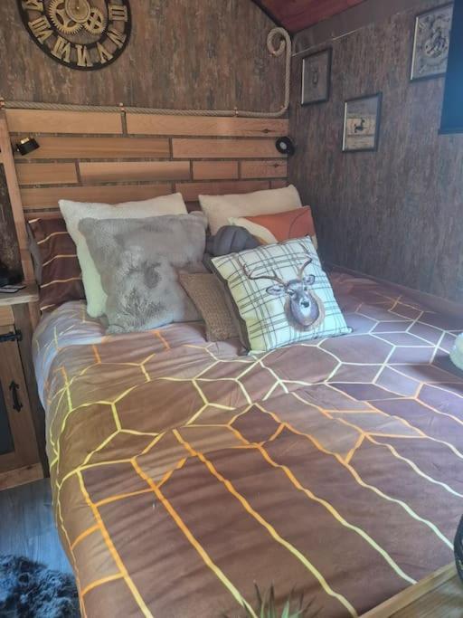 Spinney Retreats - 2 X Unique Shepherds Huts Dog Friendly Northampton Exterior photo