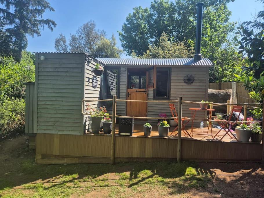 Spinney Retreats - 2 X Unique Shepherds Huts Dog Friendly Northampton Exterior photo