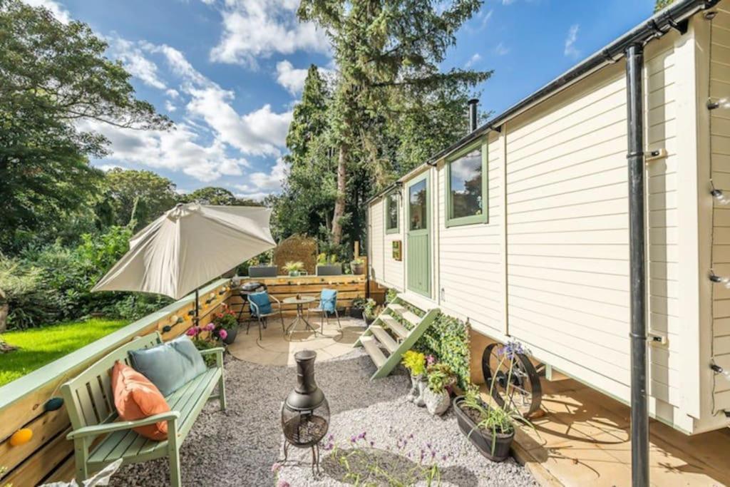 Spinney Retreats - 2 X Unique Shepherds Huts Dog Friendly Northampton Exterior photo